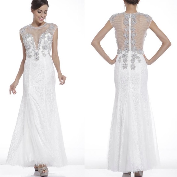 Cinderella Divinie White lace crystal embellished upper gown size 6 women’s - Picture 1 of 16